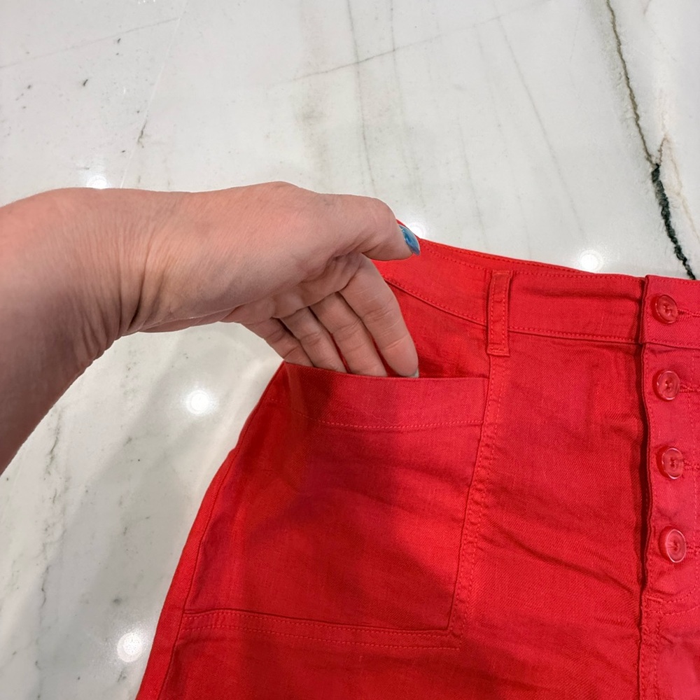 Evereve Joelle Red High-Waist Button-Front Shorts - Picture 4 of 7